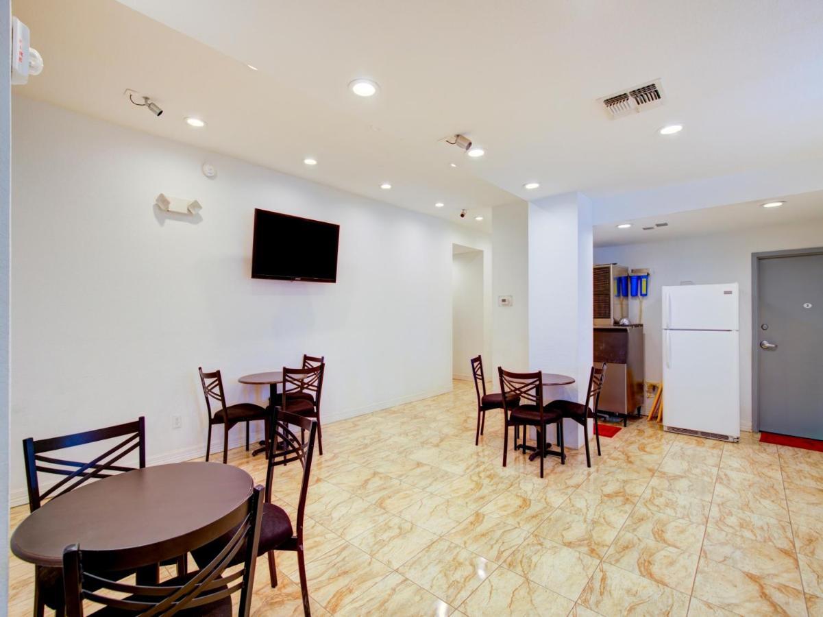 Hotel Dilley Grand Dış mekan fotoğraf