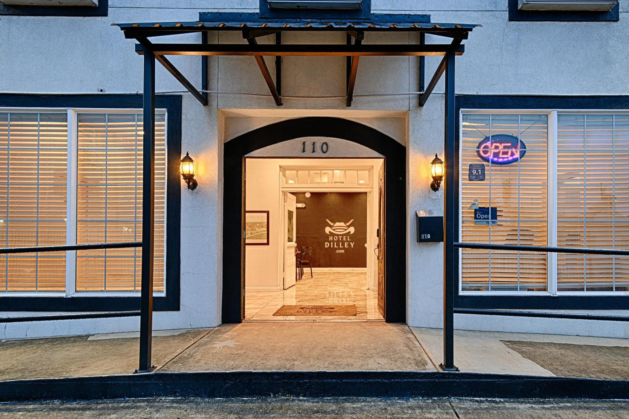 Hotel Dilley Grand Dış mekan fotoğraf